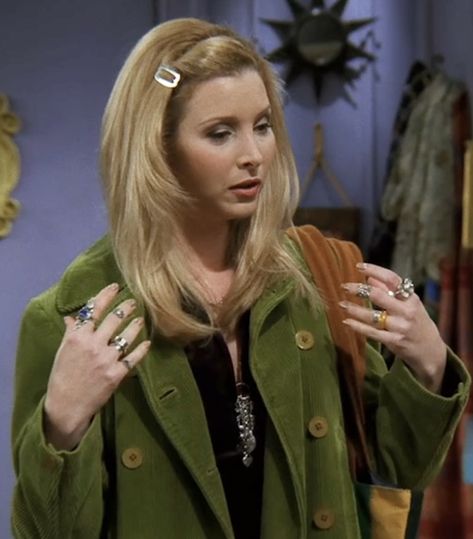 #friends Phoebe Buffay Style, Lisa Kudrow Friends, Phoebe Buffay Outfits, Friends Phoebe, Rachel Green Style, Phoebe Buffay, Rachel Green, Friend Outfits, Green Coat