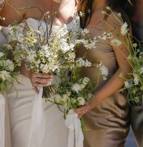 Cake Flowers Wedding, Small Bridal Bouquets, Unique Bridal Bouquets, Modern Wedding Bouquets, Hydrangea Arrangement, Floral Bouquets Wedding, Bridal Bouquet Summer, Colorful Wedding Bouquet, Hydrangea Arrangements