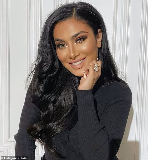 Diy Face Mask Recipes, Mask Recipes, Huda Kattan, Beauty Entrepreneur, Honey Mask, Face Mask Recipe, Black Hair Color, Home Tips, Character References