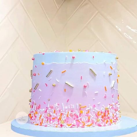 P E A C H Y #pinkaesthetic #pinkcake #pinkombre #sprinklecake #rainbowcake #PhoenixCakes #CustomCakesPHX #CakeDesignAZ #PhoenixCustomCakes #CustomCakesPhoenix #AZCakes #AZBaker #SpecialtyCakesAZ #CustomCakesArizona #PhoenixBaker #PhoenixFoodie #childrenscake #birthdaycake #CustomCakeDesigns #cakestagram #EdibleArt #CustomCakes #FancyCakes #CakeDesign #CakesOfInstagram #cakeoftheday Pink Ombre Cake, Ombre Cake, Sprinkle Cake, Pink Cake, Rainbow Cake, Edible Art, Fancy Cakes, Pink Ombre, Custom Cakes