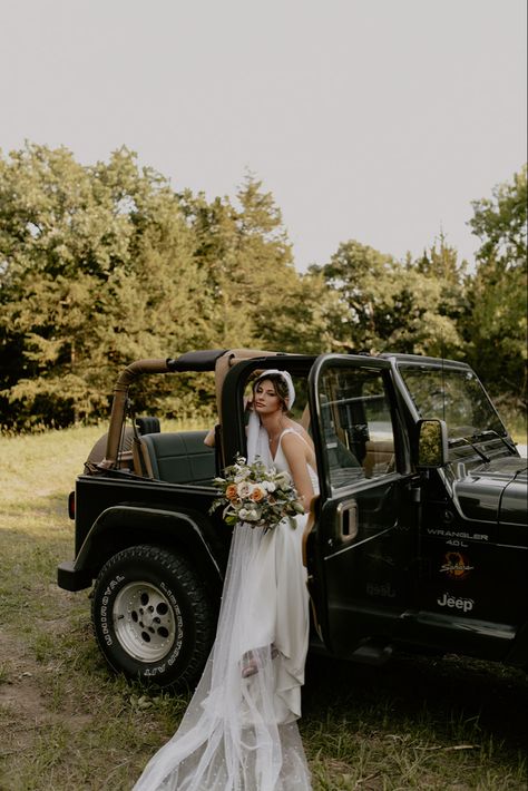 #wedding #bride #jeep Jeep Wedding, Safari Wedding, Old Jeep, Plan My Wedding, Mountain Elopement, Wedding Mood, Wedding Photoshoot, Just Married, Weeding