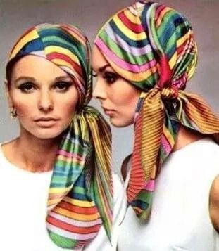 70s Black Hairstyles, 70s Hair Scarf, Hairstyles With Scarves, Head Turban, Moda Hippie, 70s Hair, Head Wrap Styles, Hair Scarf Styles, Ways To Wear A Scarf