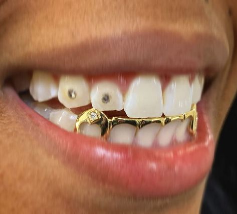 Bottom Gold Grill Women, Gold Fronts Teeth, K9 Grillz Women, Bottom Grills For Black Women, Bottom Grills For Women, Grillz Inspiration, Bottom Fang Grillz, Girl Grills, Girls With Grills