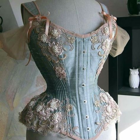 .♪ƸӜƷ❣ ♛♪ #Sg33¡¡¡ ✿ ❀¸¸¸.•*´¯` Baroque Corset, Corset Inspiration, Baroque Dress, Fashion Corset, Corset Styles, Rococo Fashion, Corset Pattern, Corset Fashion, Vintage Corset