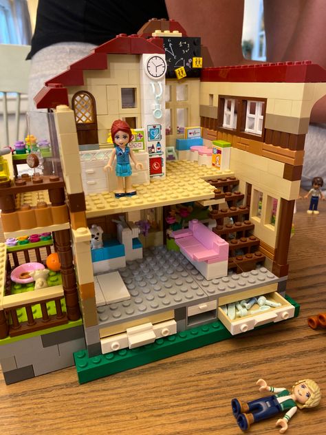 Cool Lego Building Ideas, Small Lego House, Lego Doll House, Lego Skyscraper, Lego Home, Lego Hotel, Hannah Williams, Easy Lego Creations, Lego House Ideas