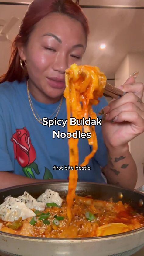 Budak Noodle Alteration Black Buldak Ramen Recipe, Spicy Buldak Ramen Recipe, Buldak Ramen Noodle Recipes, Spicy Noodles Buldak, Buldak Ramen Carbonara Recipe, Buldak Ramen Hacks, How To Make Buldak Ramen, Buldak Noodles Recipe, Cheesy Buldak Ramen