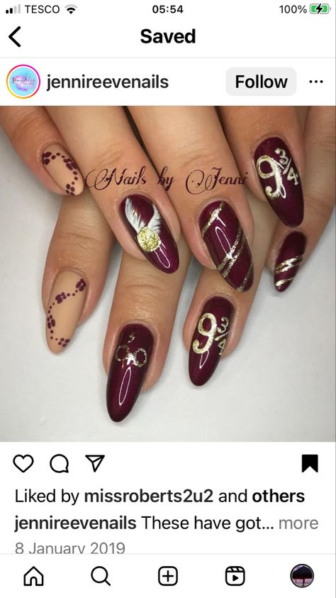 Hermione Granger Nails, Harry Potter Christmas Nail Art, Gryffindor Nails Harry Potter, Harry Potter Nails Designs Simple, Harry Potter Christmas Nails, Harry Potter Nails Gryffindor, Simple Harry Potter Nails, Gryffindor Nails, Harry Potter Nail Ideas