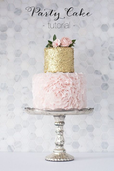 How to DIY a stunning ruffled party cake // Gorgeous gold and blush cake tutorial Fondant Techniques, Cake With Flowers, Sweet 16 Cakes, 16 Cake, Ruffle Cake, Gold Cake, Cake Decorating Tutorials, Diy Cake, Cake Tutorial