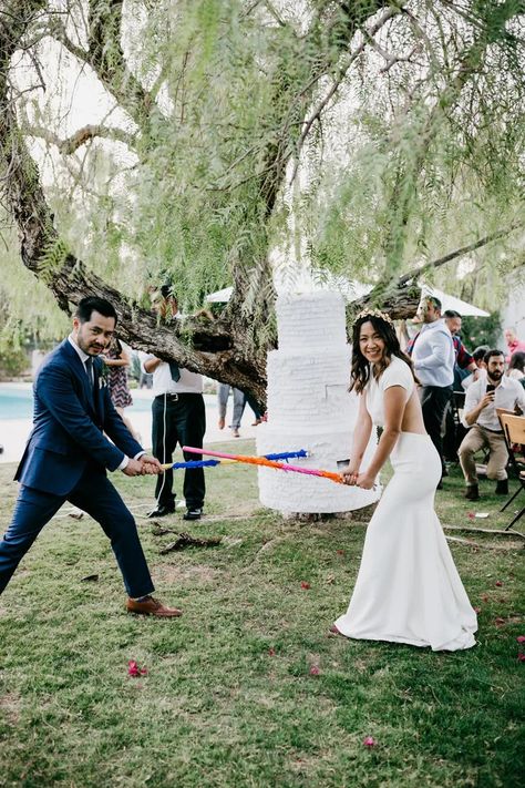 27 Genius Wedding Ideas Your Guests Will Talk About For Years To Come | HuffPost Life Wedding Pinata, Pizza Wedding, Boda Mexicana, Unconventional Wedding, Wedding Activities, Wedding Entertainment, Salou, Wedding Games, Nautical Wedding