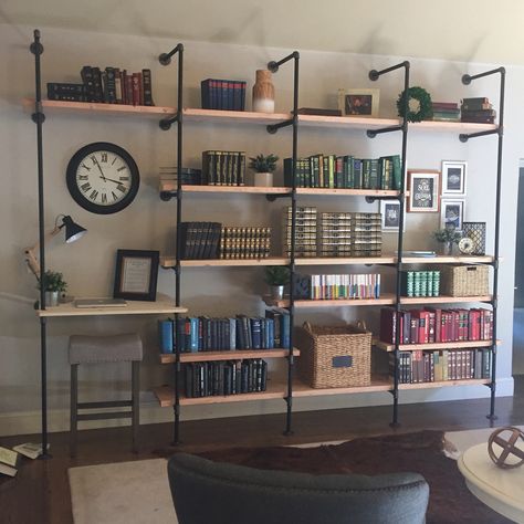 Industrial bookshelves. Black iron and wood Diy Industrial Bookshelf, Industrial Bookshelves, Bookshelf Diy, Bookshelf Door, Pipe Desk, Diy Bookshelf, Industrial Bookshelf, Industrial Home Design, Pipe Decor