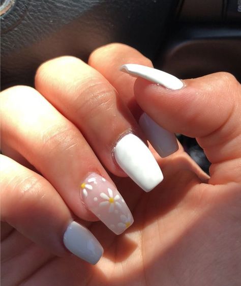 Nail Vinyl Decals, Teen Nails, Pretty Nail Colors, Nail Vinyls, Art Guide, Hippie Nails, Daisy Nails, Simple Gel Nails, White Acrylic Nails