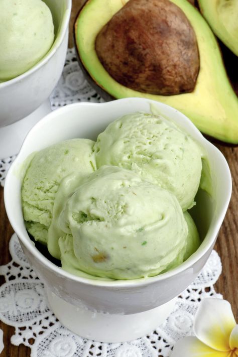 Avocado Ice Cream with only 3 ingredients | - Foxy Folksy Foxy Folksy, Avocado Ice Cream, Frozen Yoghurt, Sugar Rush, Frozen Desserts, Frozen Treats, Ice Cream Recipes, Healthy Treats, Frozen Yogurt