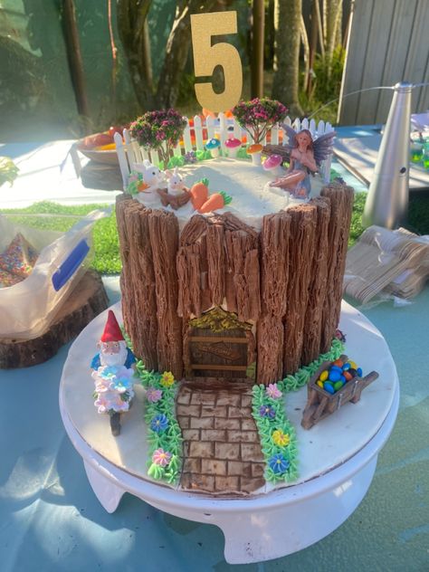 Easy diy fairy garden cake! Enchanted Garden Birthday, Garden Birthday Cake, Pond Cake, Fairy Garden Cake, Cake Number, Diy Fairy Garden, Garden Cake, Fairy Garden Party, Garden Cakes