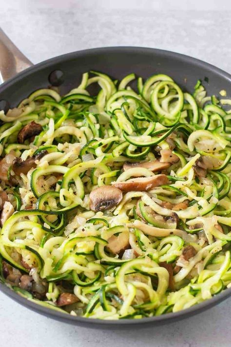 Zoodle Recipes Healthy, Spiralized Zucchini Recipes, Squash Noodles Recipes, Zucchini Noodle Recipes Healthy, Recipe Using Zucchini, Zucchini Noodles Recipe, Cook Zucchini Noodles, Zucchini Zoodles, Cook Zucchini