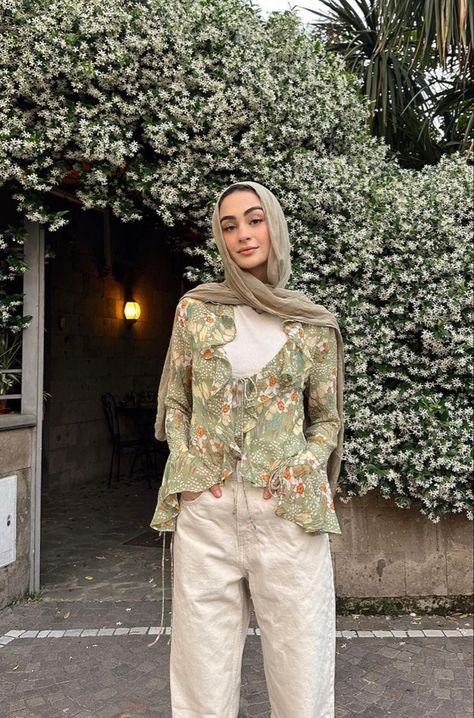 Bangkok Ootd, Muslim Summer Outfits, Summer Hijabi, Abaya Aesthetic, Hijabi Fashion Summer, Hijab Fits, Modest Casual, Modest Casual Outfits, Stile Hijab