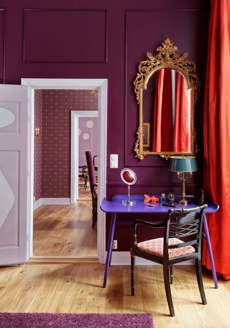 dark-magenta-wall-2 Pantone Colour Palettes, Interior Design Color, Mirror On The Wall, Purple Walls, Interior Paint Colors, Green Interiors, Design Del Prodotto, Decoration Inspiration, Grand Hotel