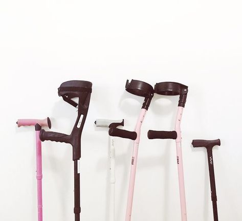 Mobility Cane Aesthetic, Alaska Wardrobe, Crutches Aesthetic, Cripple Punk, Cast Decoration, Medical Things, White Cane, Disabled Women, How To Explain