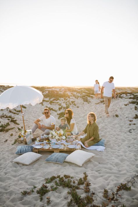 End of Summer Beach Picnic for the Family • Beijos Events Beach Wine Picnic, Summer Beach Picnic, Beach Picnic Party, Picnic Fashion, Black Cottage, British Beaches, Beach Photography Family, Beach Necessities, Feels Like Summer