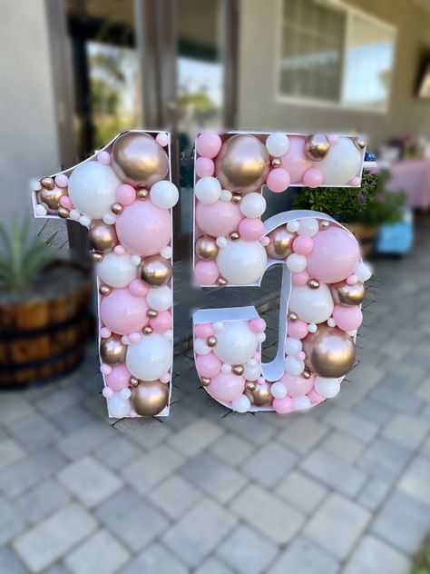 Pink And Gold Party Ideas, Mosaic Balloon Numbers, Diy Birthday Party Decorations, 15th Birthday Decorations, Balloon Mosaic, Balloon Numbers, Sweet 16 Party Decorations, Pink And Gold Birthday Party, Rose Gold Party Decor