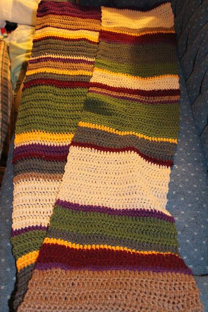 StormFly Crafts: Doctor Who! - Fourth Doctor's Scarf Crochet Pattern Dr Who Scarf, Doctor Who Crochet, 12 Doctor, Doctor Who Scarf, Scarves Men, Doctor Who Crafts, Crochet Cowls, Geeky Craft, Crochet Scarfs