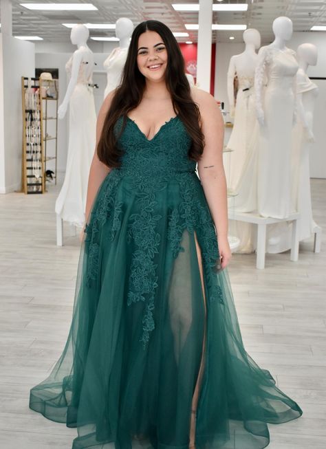 Hunter green tulle dress Neon Prom Dresses, Easter Dresses For Toddlers, Below The Knee Dresses, Prom Dress Plus Size, Plus Size Prom, Plus Size Formal, Prom Dress Stores, Plus Size Formal Dresses, Chandler Az