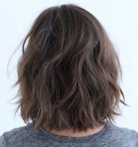 Casual Feathered Brunette Bob Shoulder Length Burnett Hair, Choppy Lob Haircuts With Layers, Clavicle Bob, Medium Textured Bob, Choppy Long Bob, Long Messy Bob, Messy Bob Haircut, Feathered Layers, Casual Hair