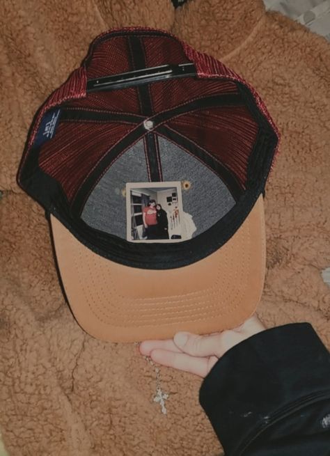 Picture In Hat Boyfriend, Southern Couple Aesthetic, Country Bf Aesthetic, Cowboy Boyfriend Goals, Diy Valentine's Day Gifts For Boyfriend, Country Couple Aesthetic, County Couple Goals, Boyfriend And Girlfriend Pictures Country, Cowboy Couples