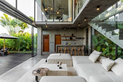 Industrial Villa, Interior Design Tropical Modern, Modern Tropical Living Room, Industrial Loft Design, Tropical House Design, Industrial Home Design, Industrial Bedroom, Modern Home Interior Design, Tropical House