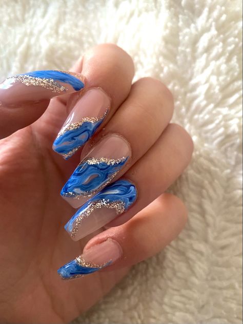 Royal Blue And White Marble Nails, Blue White And Gold Nails, Royal Blue Marble Nails, Acrylic Nails Blue And White, Nails Art Bleu, Marble Blue Nails, Blue And Gold Nail Designs, Blue And White Nail Designs, Blue Acrylic Nail Designs