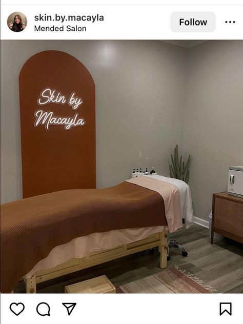 Facial Room Design, Solo Esthetician Room, Esthetician Studio, Aesthetic Esthetician, Salon Room Ideas, Spa Room Ideas Estheticians, Solo Esthetician, Spa Room Ideas, Waxing Room