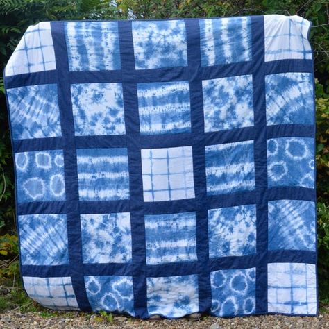 DIY Shibori Quilt, transform old duvet covers :http://vickymyerscreations.co.uk/sewing-2/diy-shibori-quilt-transform-old-duvet-covers/ Shibori Quilt, Shibori Bedding, Diy Shibori, Quilt Crafts, Shibori Diy, Textile Paint, Textile Dyeing, Dye Techniques, White Quilts