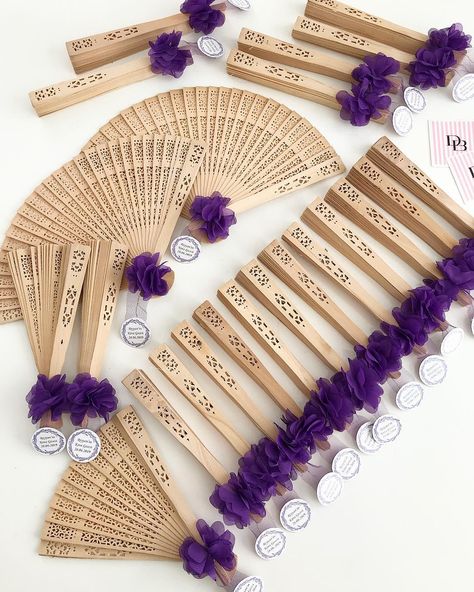 Hand Fans For Wedding, Wedding Giveaways, Henna Party, Etsy Wedding Favors, Rustic Wedding Favors, Beach Wedding Favors, Bridesmaid Proposal Box, Diy Wedding Favors, Wedding Souvenirs