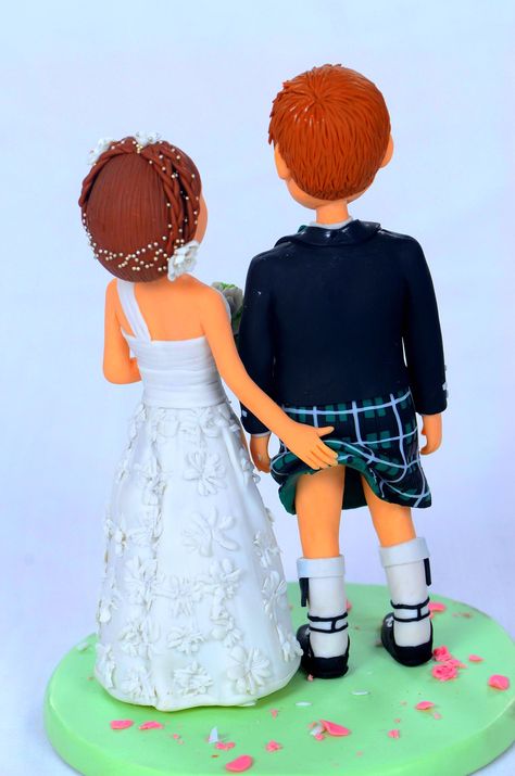 Scottish Wedding Cakes, Rhinestone Wedding Cake, Wedding Table Toppers, Bridal Cake Topper, Tartan Wedding, Recipes Tutorials, Funny Cake Toppers, Wedding Cake Toppers Unique, Highland Wedding