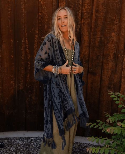 Everyone loves a great kimono- This elevated style features a dreamy velvet and mesh blend that will catch anyone's eye! The tassel details add extra movement for a fun and flirty look. Style with your favorite basics for an easy head to toe outfit! Kimono With Dress Outfit, Velvet Kimono Outfit, Boho Kimono Outfit, Advanced Style Boho, Bohemian Style Winter, Duster Outfit, How To Wear Kimono, Black Plain Dress, Kimono Outfits