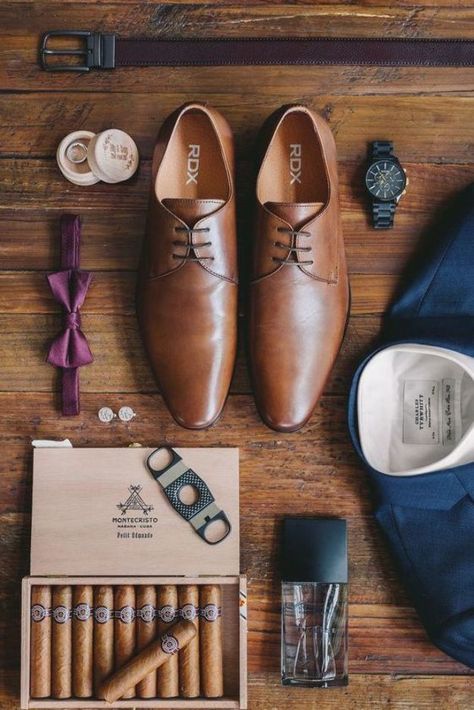 Wedding Details Photography Ideas, Wedding Layflat, Groomsmen Wedding Photos, Groomsmen Getting Ready, Winter Wedding Photos, Rustic Wedding Photography, Groom Photoshoot, Rustic Inspiration, Groom Accessories