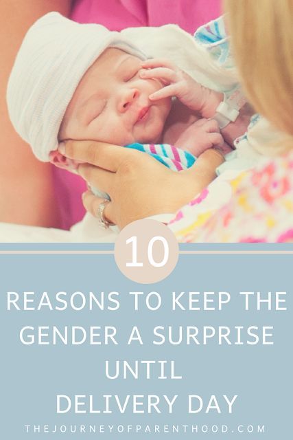 10 Reasons to keep the baby's gender a SURPRISE until delivery day! Wait until the day your baby is born to find out if "it's a girl!" or "it's a boy!" #pregnancy #genderreveal #babyboy #babygirl #newbaby #newmom #delivery #laboranddelivery #gender #ultrasound #newborn #pregnant #waitingtofindoutsex Newborn Baby Hacks, Baby Kicking, Newborn Hacks, Pumping Moms, Baby Sleep Problems, Before Baby, Baby Massage, After Baby, Pregnant Mom