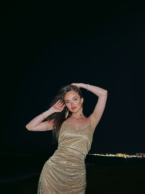 Follow for follow Beach Flash Photography, Flash Photoshoot, Outfits Mujeres, Night Shoot, Night Time Photography, Rocky Beach, Flash Photo, Beach Night, Beach Ideas