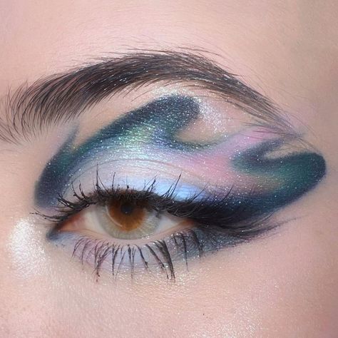 Aurora Borealis Makeup Look, Northern Lights Makeup Look, Aurora Borealis Makeup, Northern Lights Outfit, Northern Lights Makeup, Zooey Electra, Ice Makeup, Eye Ideas, Aurora Lights