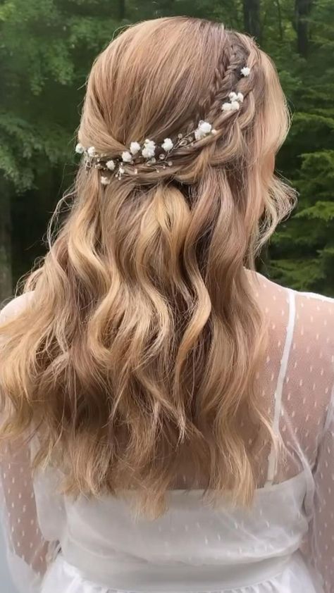 Ponytail Looks, Hair Down Bridesmaid, Ponytail Hairstyle Ideas, Down Bridesmaid Hair, Wedding Hair Flower Crown, Bridesmaid Hair Flowers, Cute Ponytail, Cute Ponytail Hairstyles, Wedding Hair Half