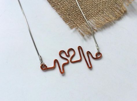 Valentines-day-free craft-ideas-17 Valentine Jewellery, Wire Bending, Wire Ideas, Heartbeat Necklace, Wire Heart, Diy Heart, Schmuck Diy, Heart Shaped Jewelry, Heart Shaped Necklace