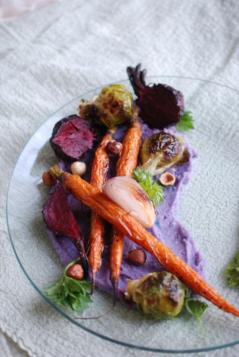 Purple Mashed Potatoes, Purple Potato Recipes, Roast Veggies, Purple Potatoes, With Mashed Potatoes, Vegan Meal, Sem Lactose, Roasted Veggies, Vegan Dishes