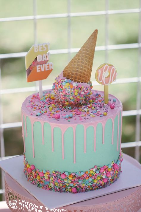 PASTEL ICE CREAM PARTY #icecream-cake #cake #cakedecorating #cakedecoratingideas Gökkuşaği Pasta, Pastel Picnic, Bolo Panda, Colourful Party, Red Birthday Cakes, Whiskey Cake, Ice Cream Birthday Cake, Cake Kids, Ice Cream Birthday Party