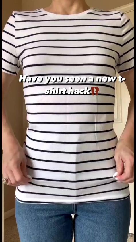 Have you seen a new tshirt hack ⁉️ 1 Fold the bottom twice or as needed # depending on the length 2 Criss cross 3 Make a knot #tshirthack #tipsan #9866 | Trendist Tshirt Hacks, T Shirt Knot, Shirt Knot, T Shirt Hacks, Bloxburg Kitchen, Diy Clothes Hacks, Shirt Hacks, Mode Tips, Diy Fashion Hacks