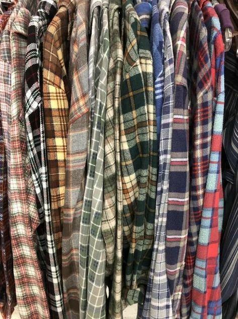 James Potter Aesthetic, Flannel Aesthetic, Grunge Artist, Aesthetic Marauders, 90s Grunge Aesthetic, 70s Grunge, Grunge Aesthetics, Grunge Flannel, 90’s Grunge