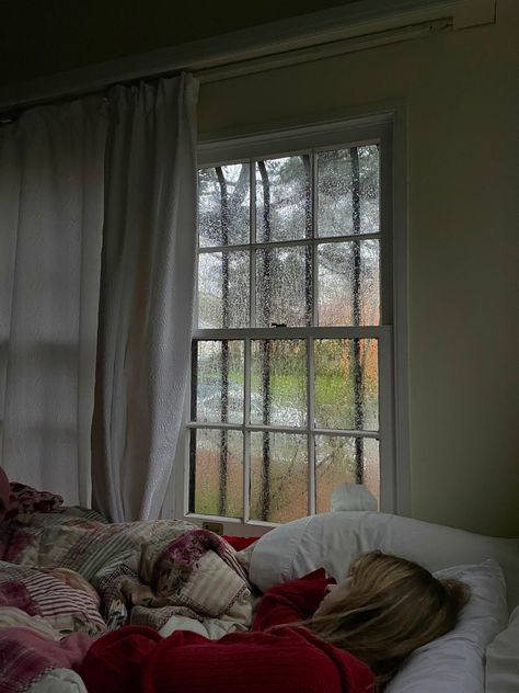 Cozy Bed With Pillows, Cozy Unmade Bed, Cozy In Bed Aesthetic, Cozy Sleep, Cozy Nap Aesthetic, Cozy In Bed, Cozy Bed Aesthetic, Cozy Sick Day Aesthetic, Cozy Bed Winter