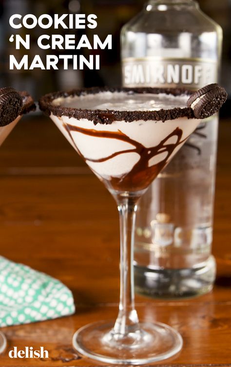 Fun Espresso Martini, Martini Night Party, Cookies And Cream Martini, Martini Charcuterie, Flavored Espresso Martini, How To Make A Martini, Creamy Martini Recipes, Best Martini Recipe, Dessert Martini Recipes