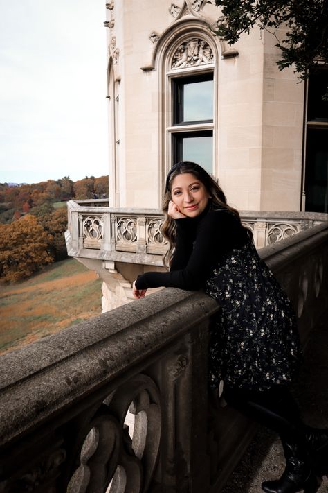 Biltmore Estate Outfit, Cabin Hot Tub, Biltmore House, Fall Family Photo Outfits, Date Outfit, Biltmore Estate, Romantic Outfit, Fall Family Photos, Cozy Gift