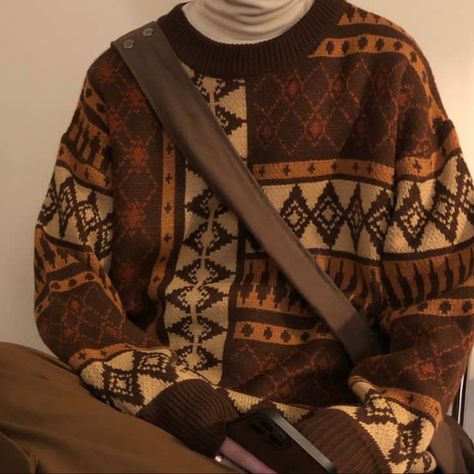 sweater / cardigan / cute / outfit / brown / aesthetic / autumn / fall / knitting / cozy / cozy out fits Brown Aesthetic Autumn, Brown Clothes Aesthetic, Sweater Aesthetic, Outfit Brown, Winter Outfits Aesthetic, Academia Style, Fall Knitting, Aesthetic Autumn, Men Stylish Dress