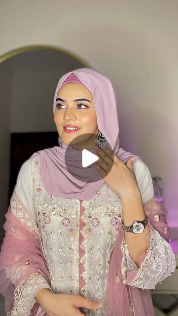 How To Wear Hijab With Saree, Hijab Tutorial For Saree, Wedding Hijab Styles Pakistani, Hijab Ideas For Wedding, Hijab Style For Party Weddings, Party Wear Hijab Style, Wedding Hijab Styles Tutorial, Best Hijab Style, Hijab Tutorial For Wedding