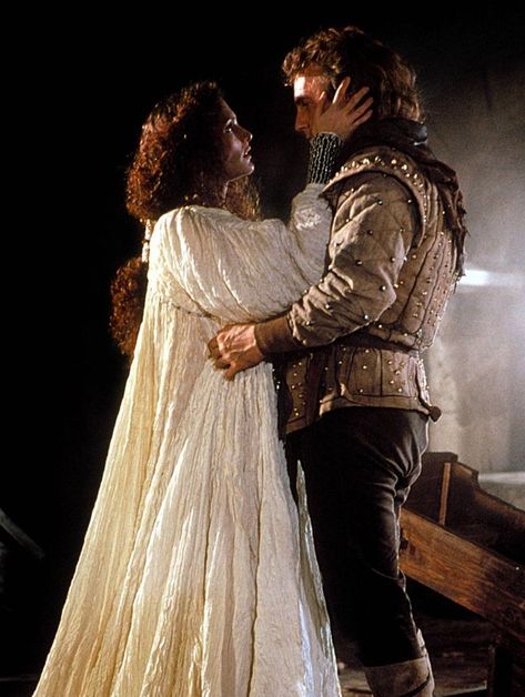 Robin Hood (Kevin Costner) & Marion (Mary Elizabeth Mastrantonio) - Robin Hood: Prince of Thieves Robin Hood Kevin Costner, Robin Hood Prince Of Thieves, Prince Of Thieves, Mists Of Avalon, Adam Ant, Man Crush Monday, Morgan Freeman, Medieval Costume, Love Film